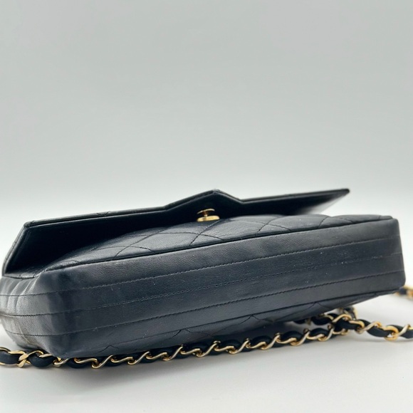 CHANEL VINTAGE CRYSTAL FLAP BAG SMALL - Picture 5 of 16